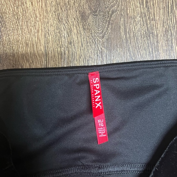 NWT - Spanx Black Velvet Leggings XL - Picture 4 of 9